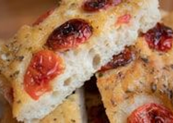 Red onion and tomato focaccia. 850g